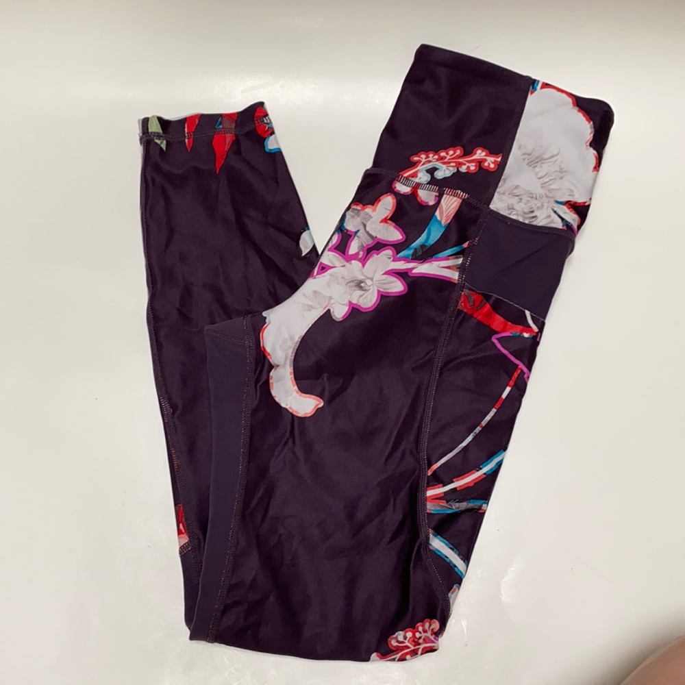 Athleta Salutation Stash Pocket, Floral Magnolia